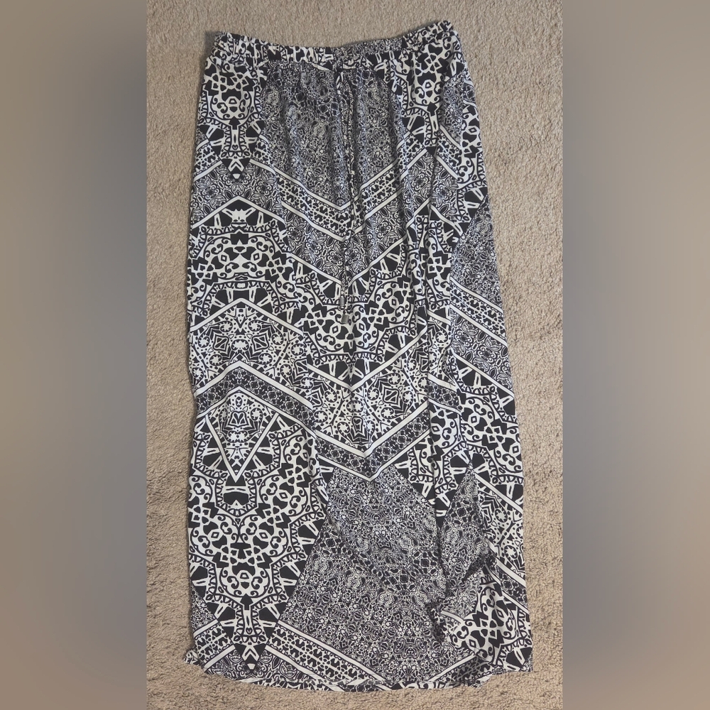 Faded Glory Asymmetrical Black and White Skirt